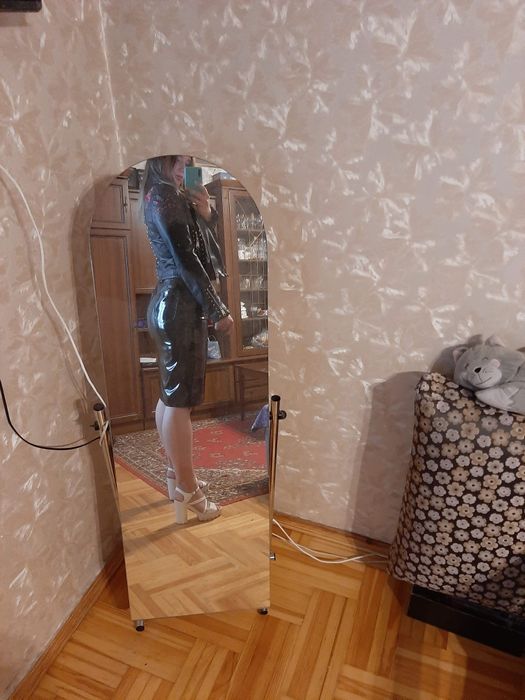 Лакова спідниця з високою посадкою