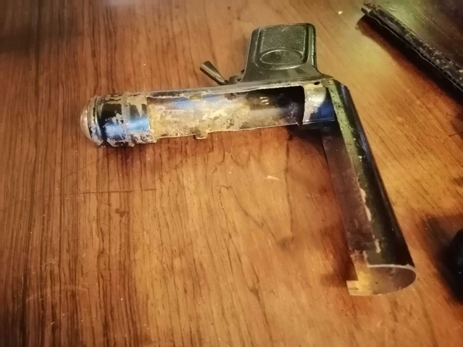 Brinquedos - duas pistolas em lata antigas