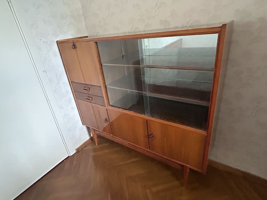 Сервант виробництва СРСР у гарному стані