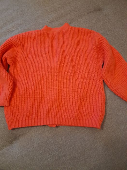 Sweterek dziewczęcy