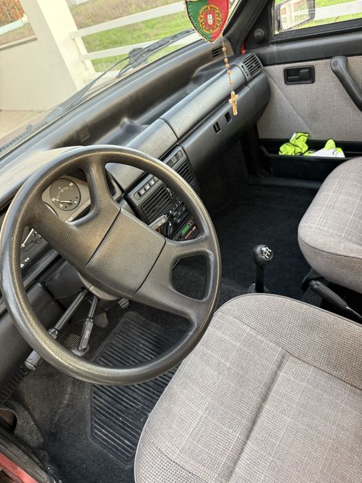 Carro em bom estado e sempre em garagem e limpo oeneus novos