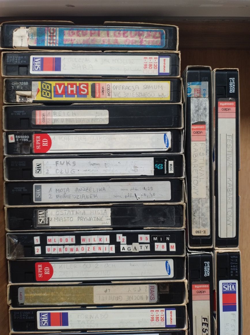 Kasety VHS. 58 sztuk plus gratisy.