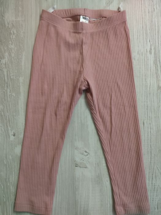 Prążkowane legginsy