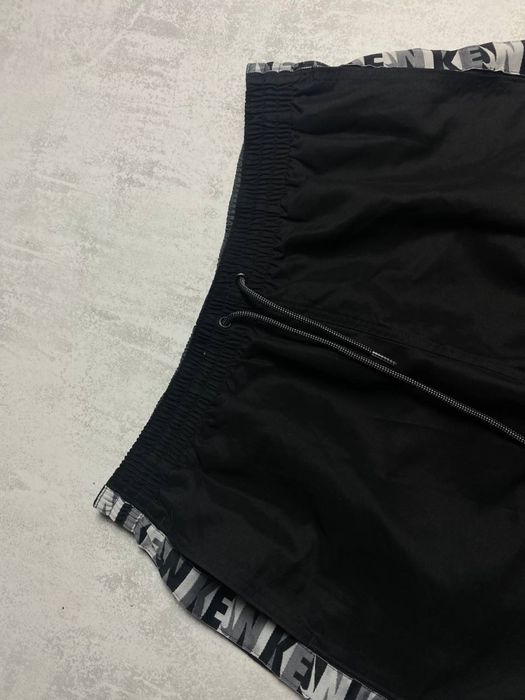 Чорні шорти Nike, бічні лампаси з логотипами, легка тканина