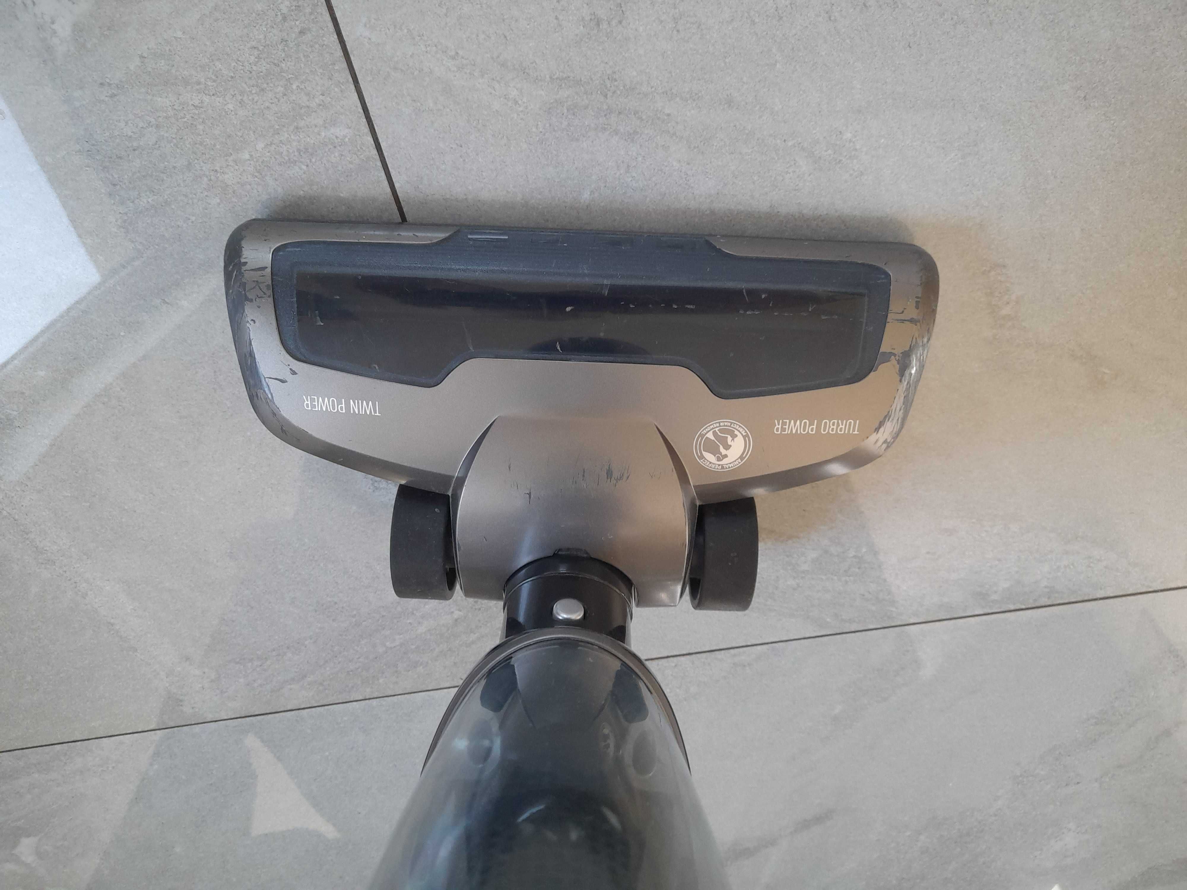 Grundig VCH9832 Odkurzacz Akumulatorowy pionowy 2w1