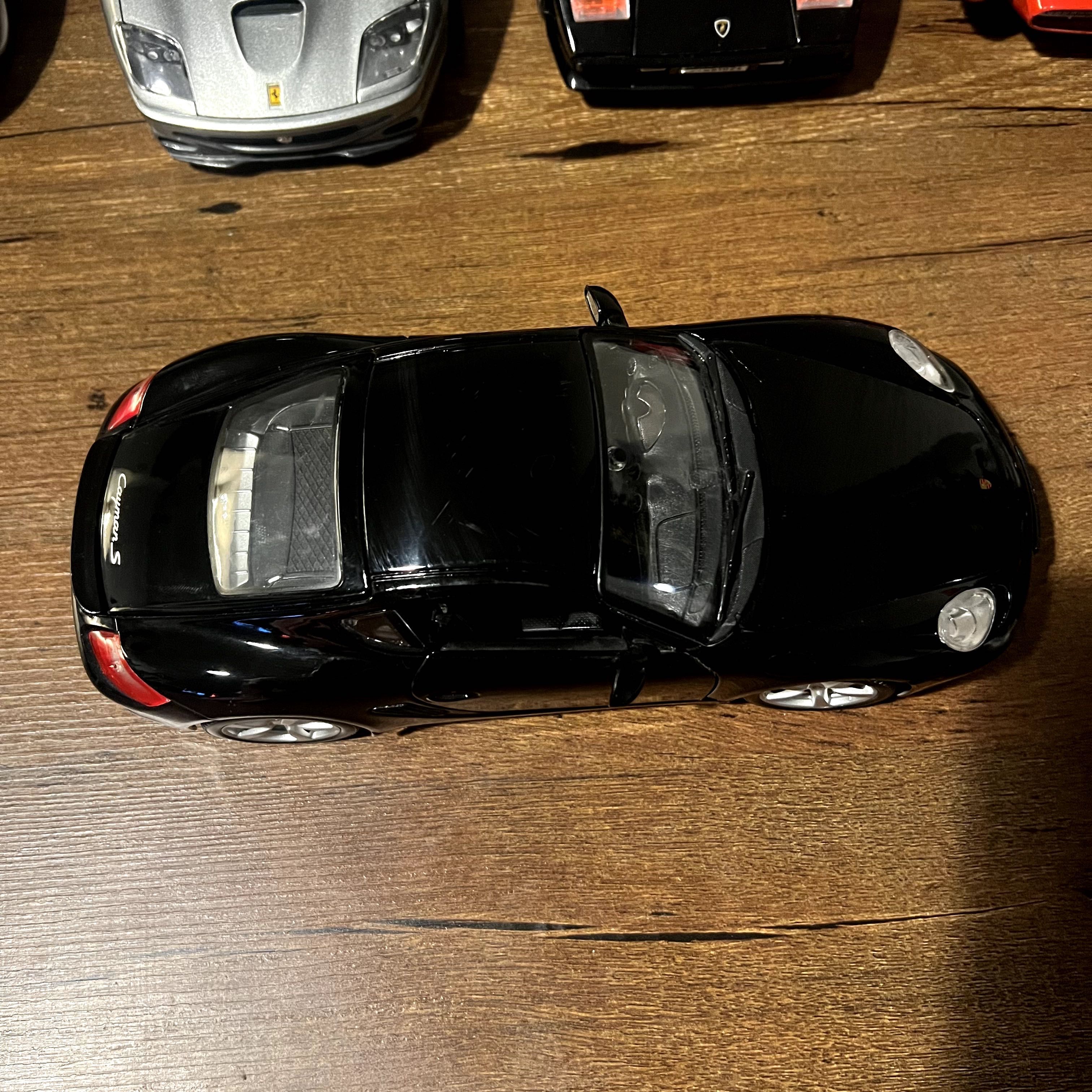 Porsche Cayman S skala 1:18 987c