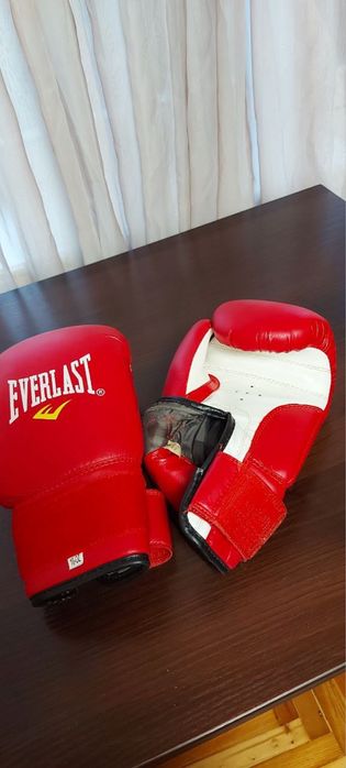 Набор для тайского бокса / шлем/ перчатки / бинты / бокс