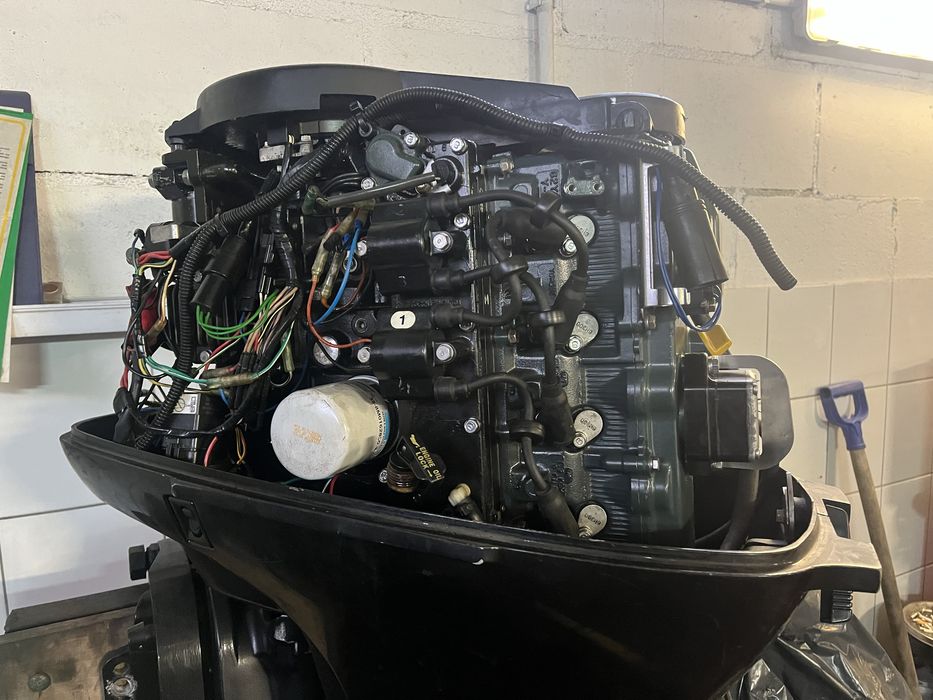 Silnik zaburtowy Mariner 50 KM z trymem Czterosuw