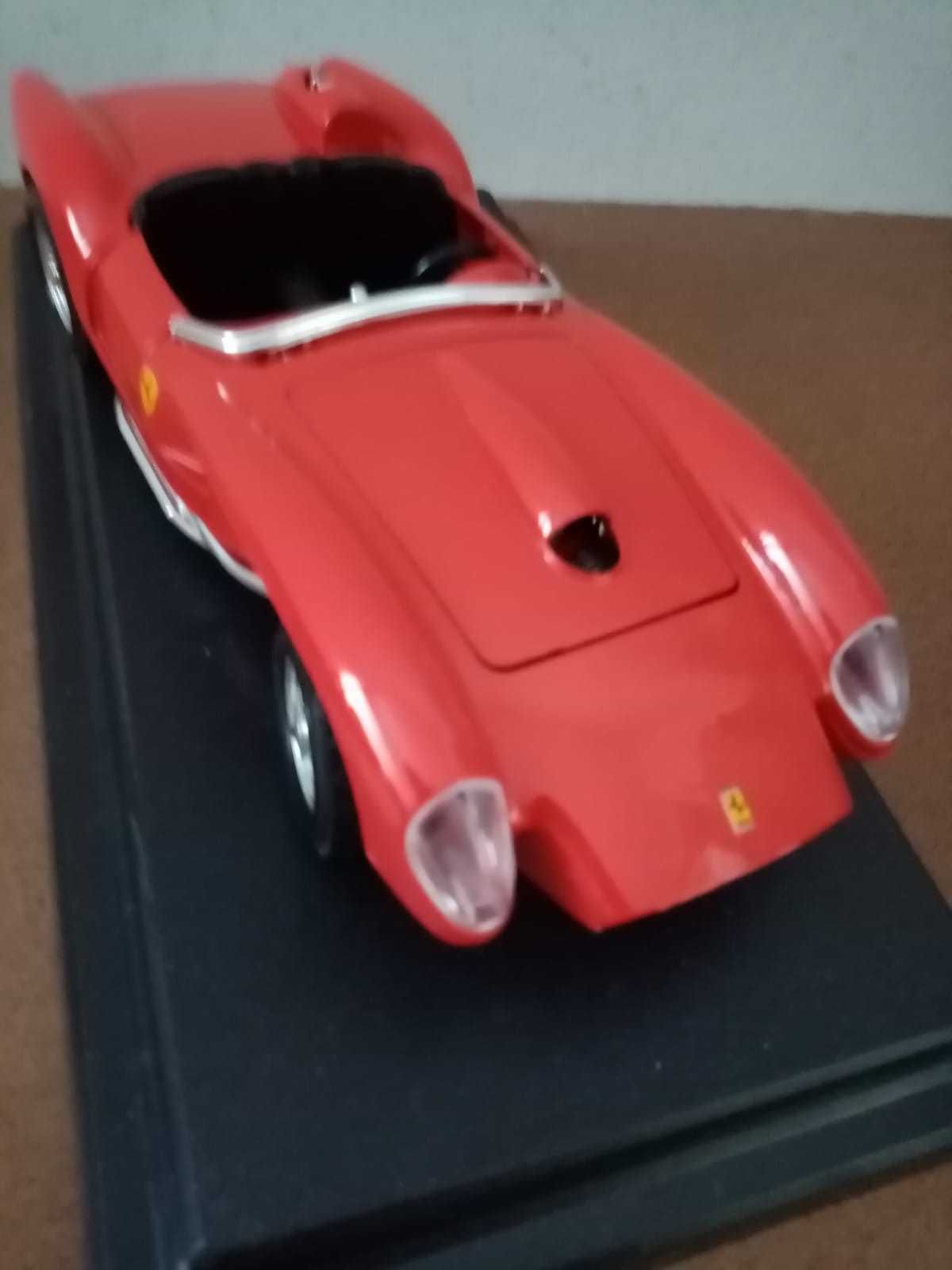 miniatura automóvel: Ferrari Testa Rossa, da Burago, ainda na caixa