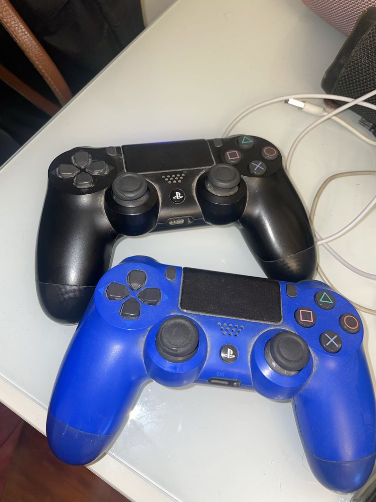 Playstation4 Com dois comando e jogos