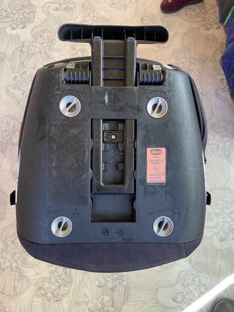Автокрісло дитяче 15-36 кг 550грн..
