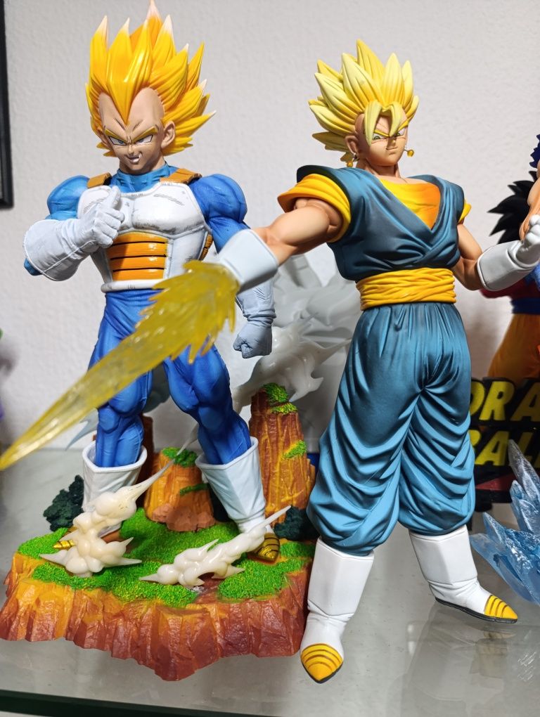 Várias figuras Dragon ball