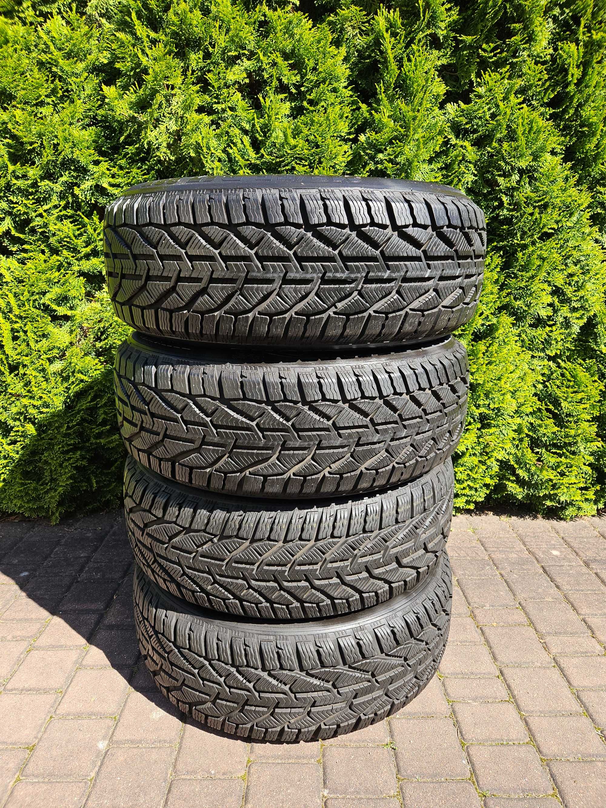 Opony zimowe Kormoran Snow 215/55 R17