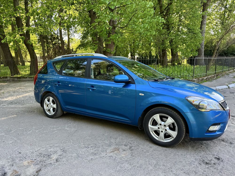 KIA Ceed 2012  хароший надійний автомобіль