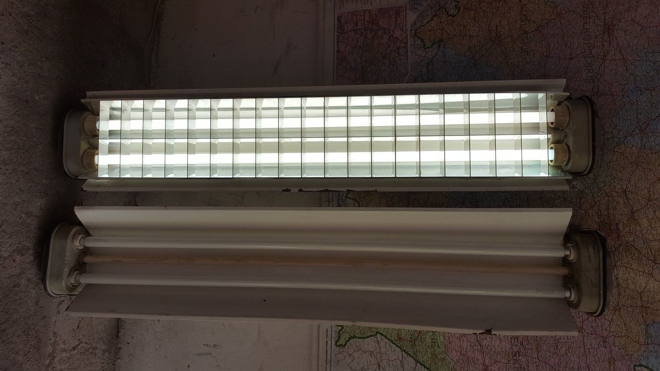Lampa jarzeniowa - 2 świetlówki 38w