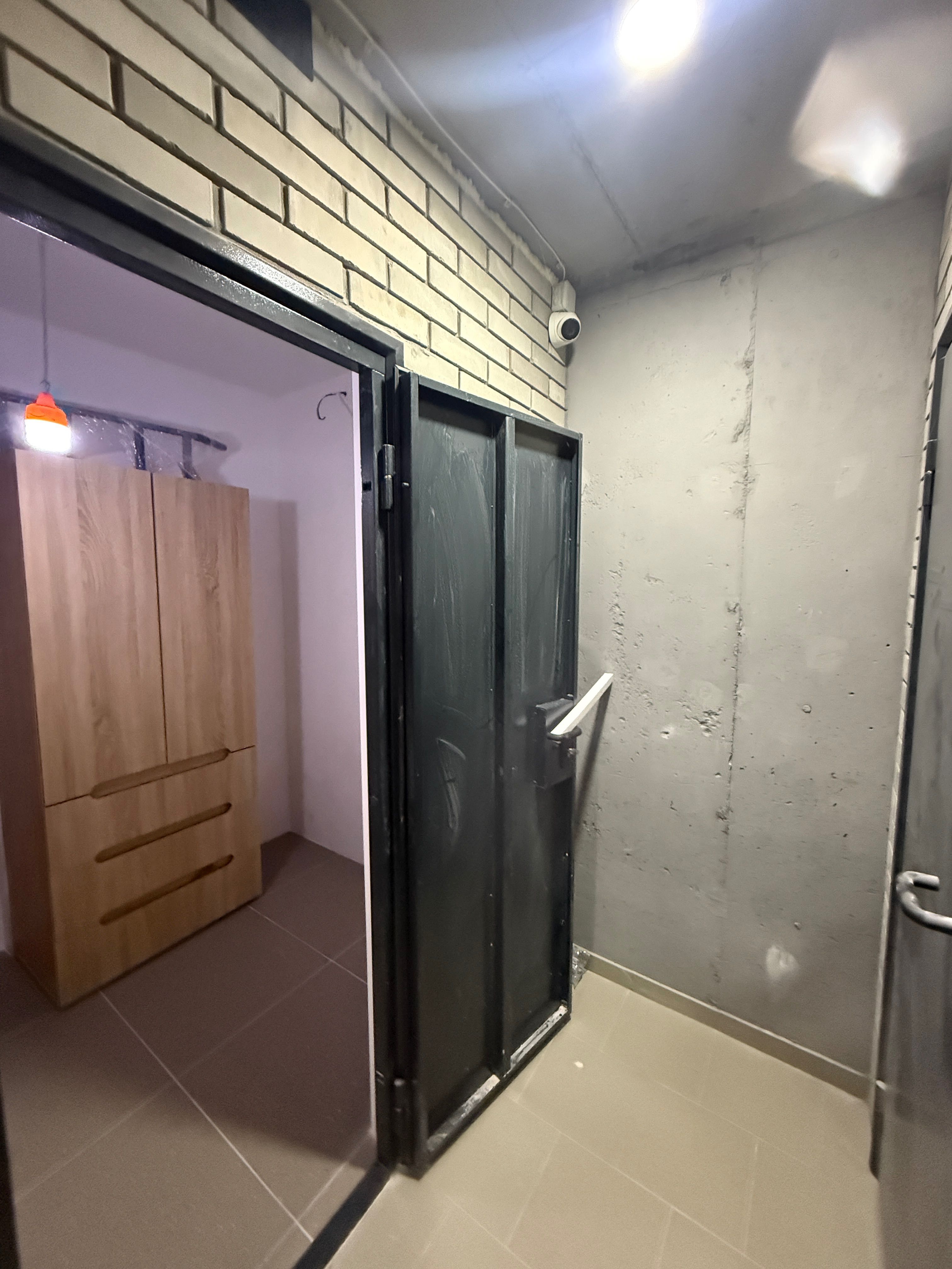 Продаж комора (нежитлове приміщення, гараж, кладовка,) в під’їзді ЖК!!