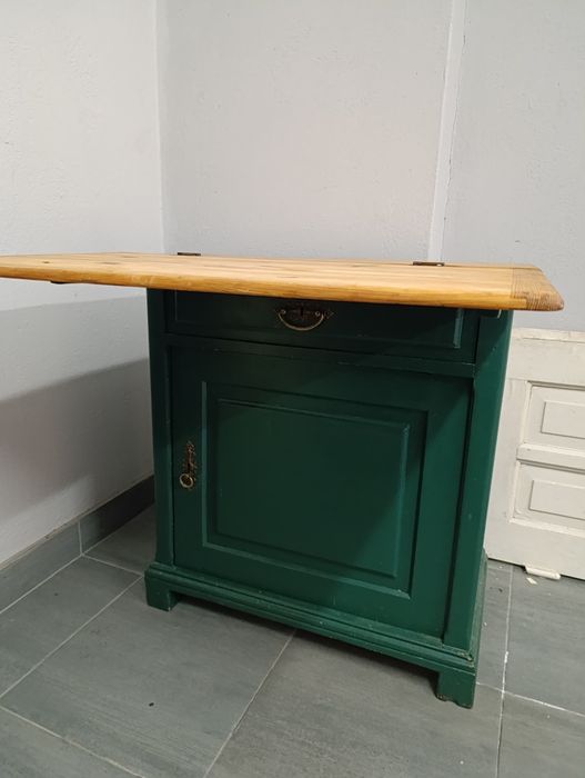 Szafka drewniana z rozkładanym blatem