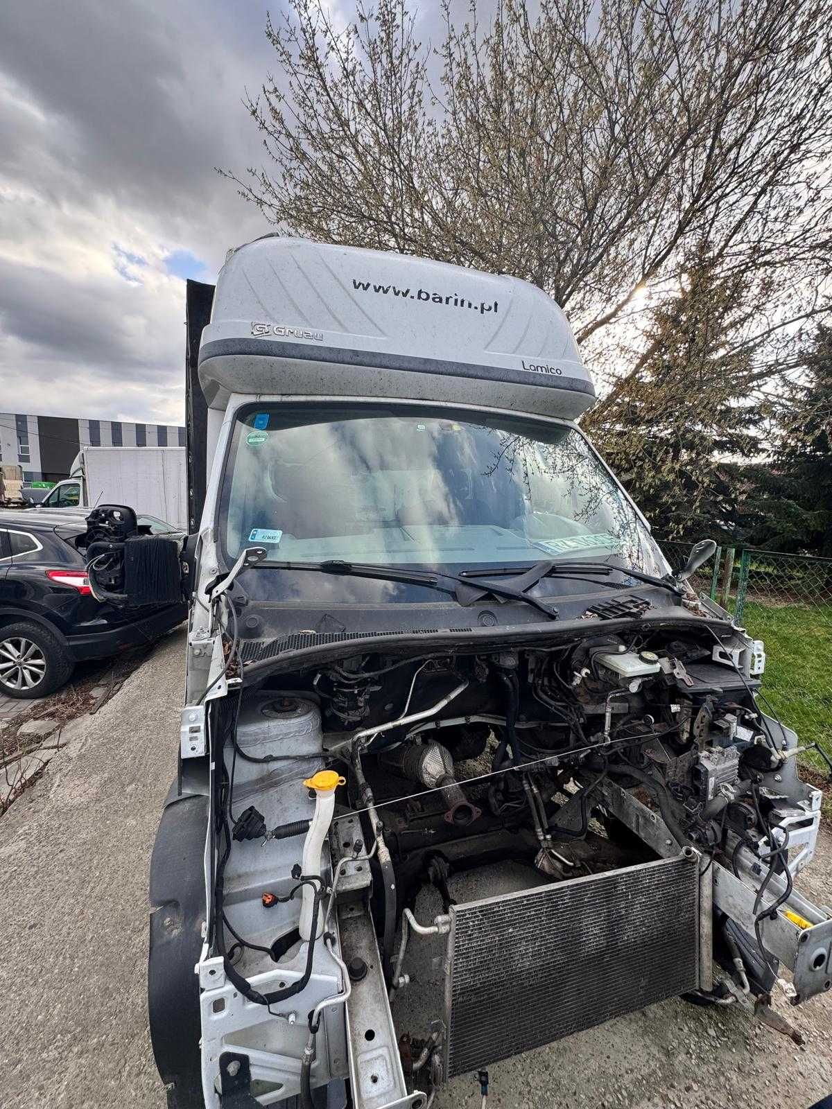 Renault Master 8 ep z windą, uszkodzony silnik