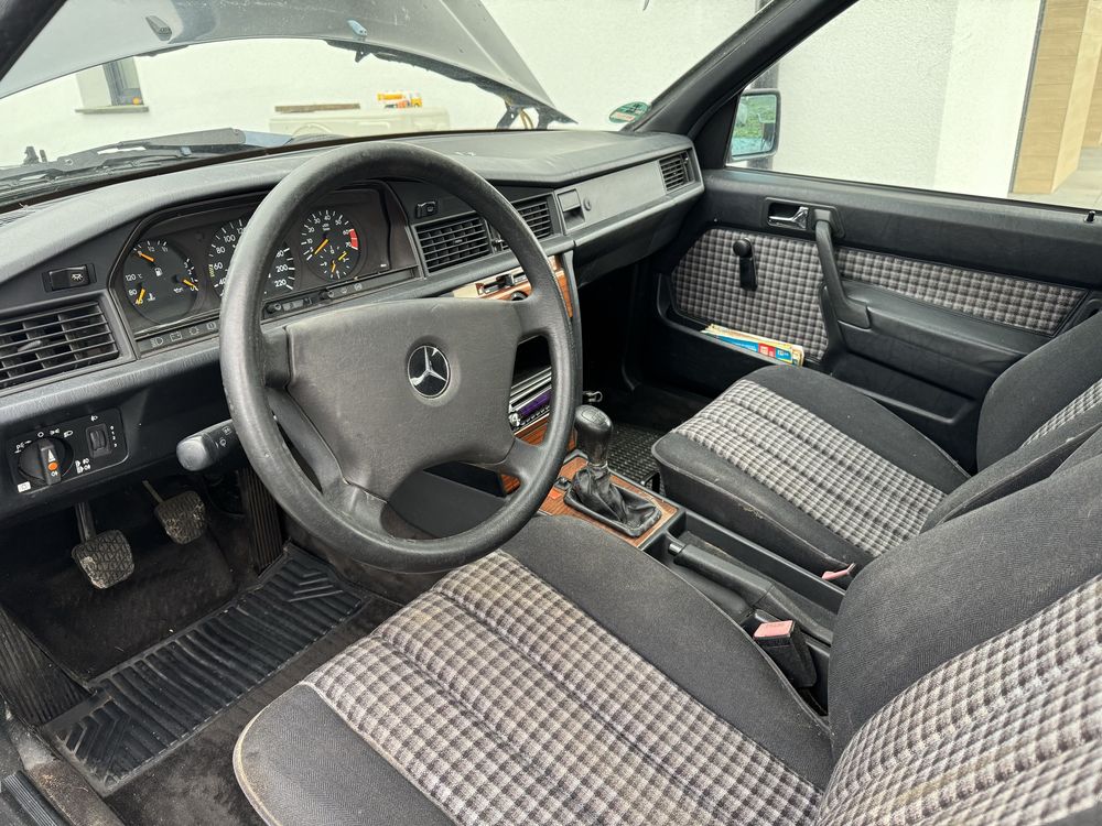 Mercedes 190E 2.0 benzyna 1992 rok zamiana?