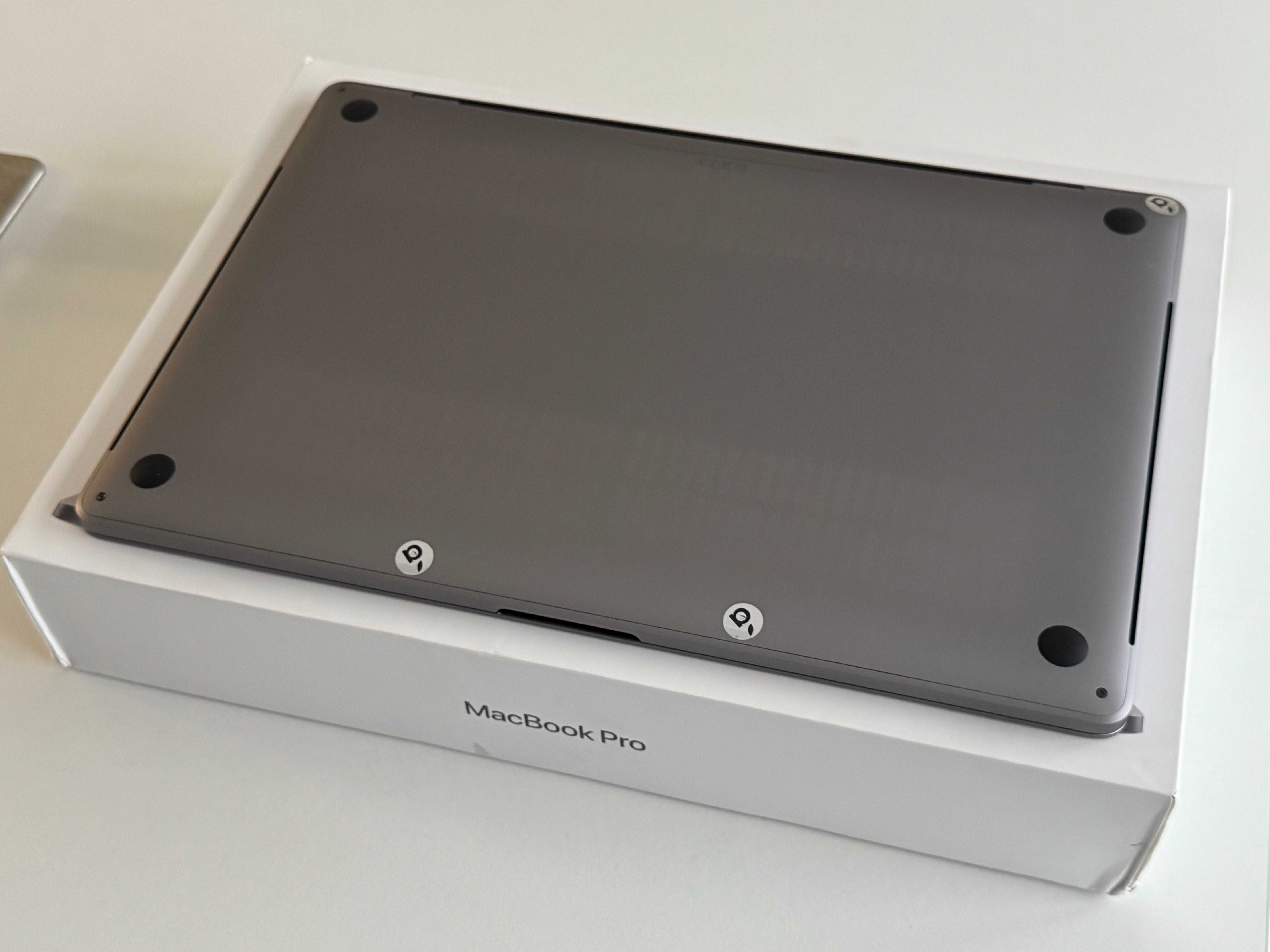 MacBook Pro 16" A2141 / i7 2,6GHz 6C / 32GB / 512 SSD / RP5300M /FV23%