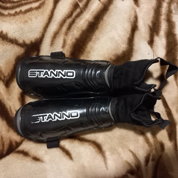 Щитки футбольні Stanno