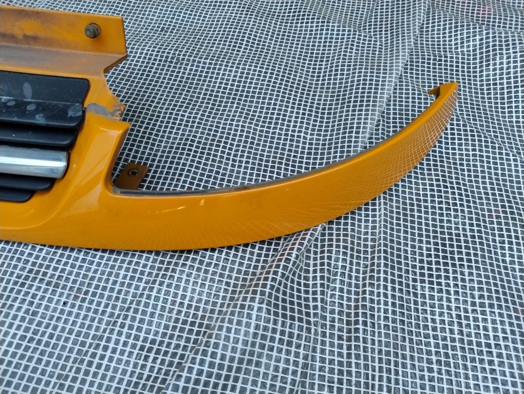 Atrapa grill Opel Vivaro 02-06 chrom kratka pomarańczowy przód wysyłka