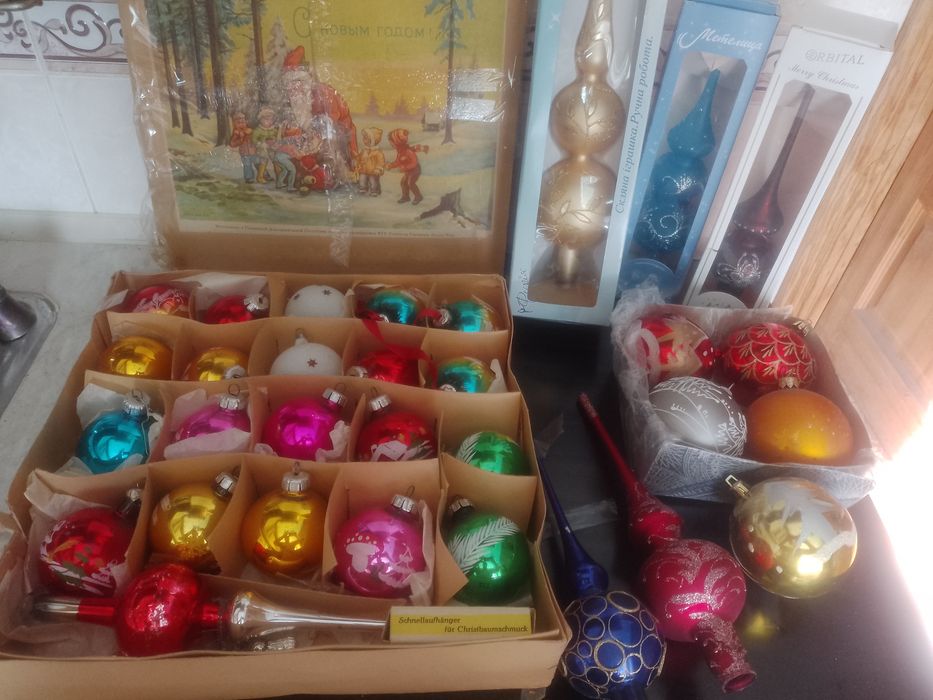 Новорічні прикраси, декор, гірлянди, свічки, Дід Мороз