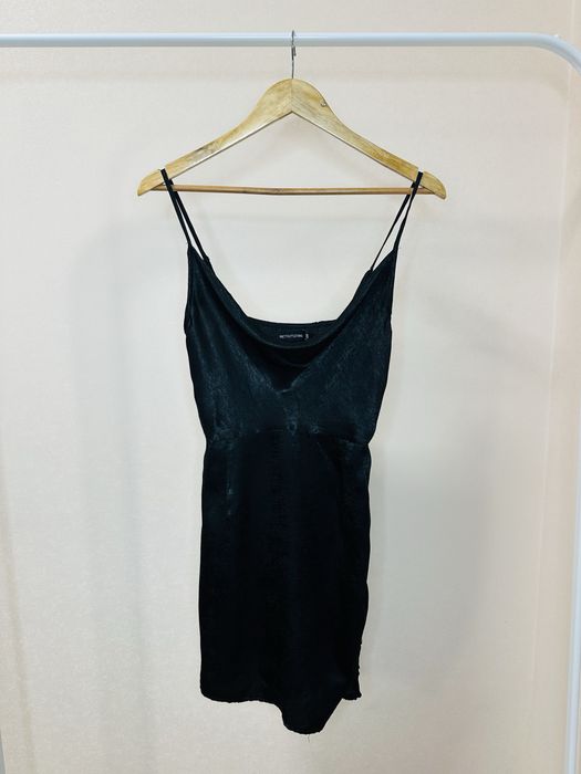 Чорна сатинова сукня міні S