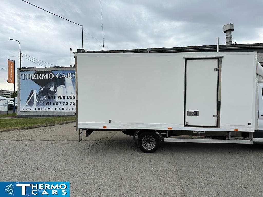 Naprawa poszyć z laminatu / naprawa zabudowy THERMO CARS Poznań