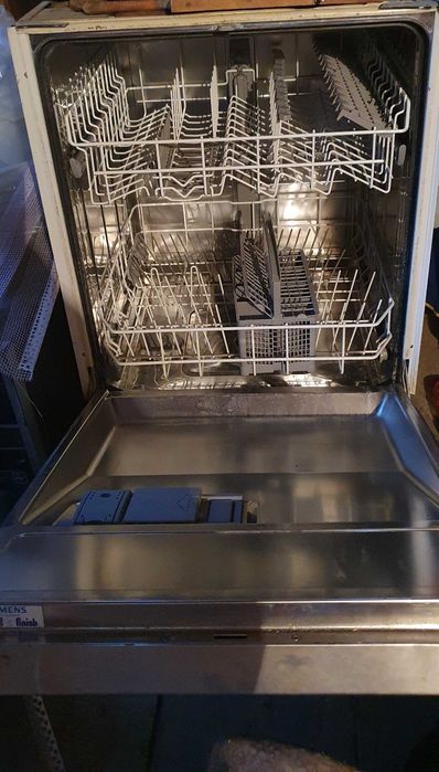 Посудомийна машина Siemens(вбудована).