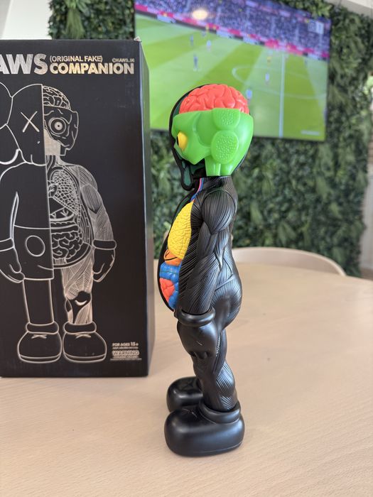 Boneco Kaws 37Cm