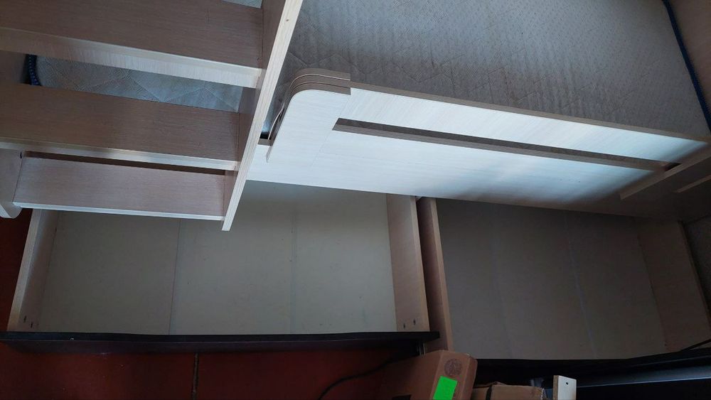 продам двухъярусную кровать