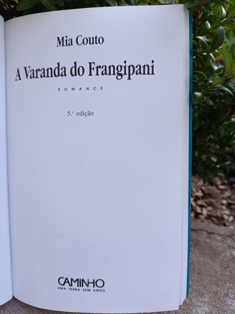 A Varanda do Frangipani, Mia Couto