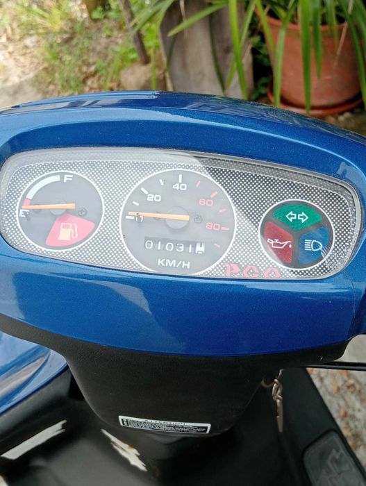 Moto antiga em bom estado