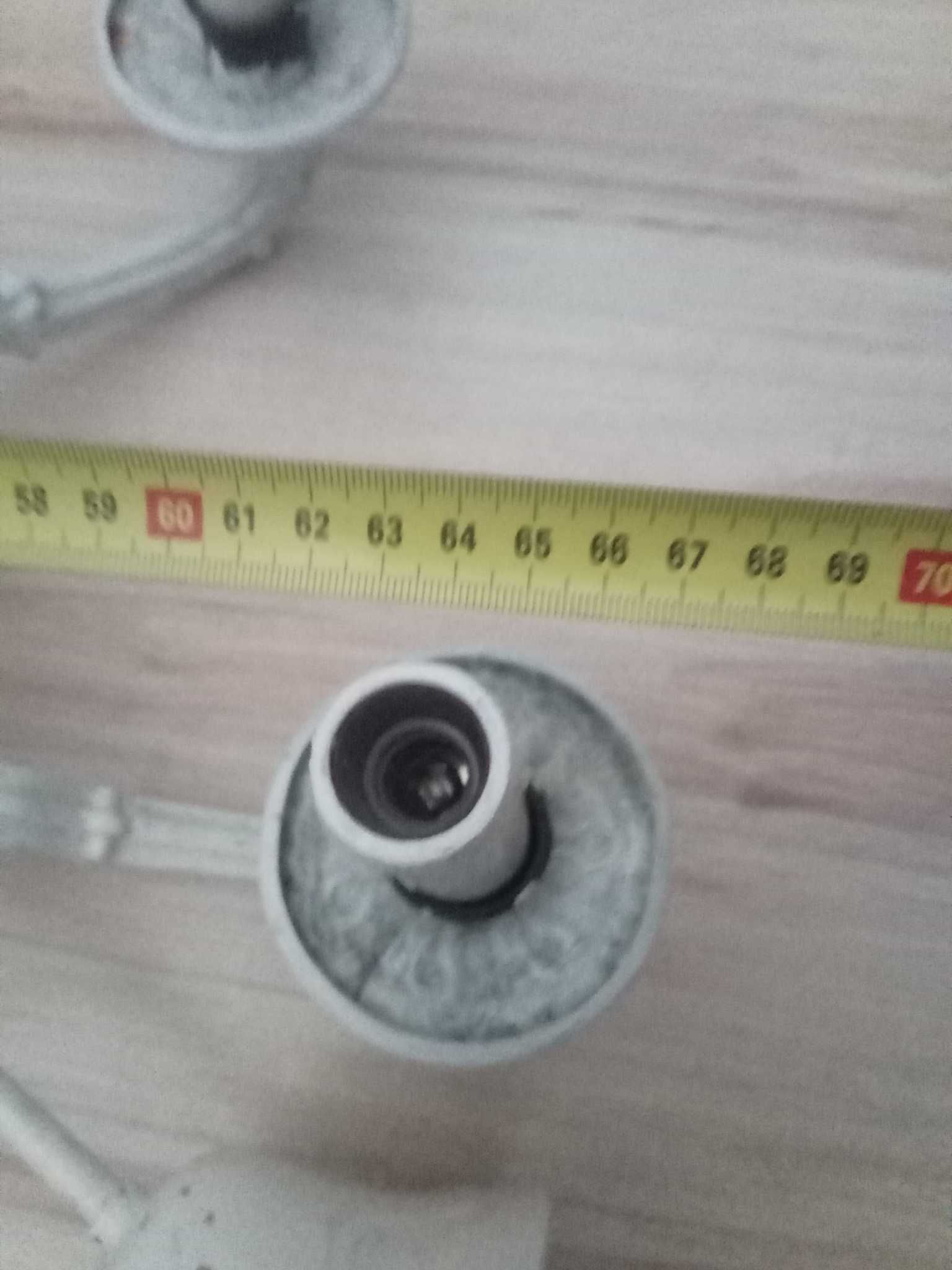 Zabytkowy mosiężny żyrandol