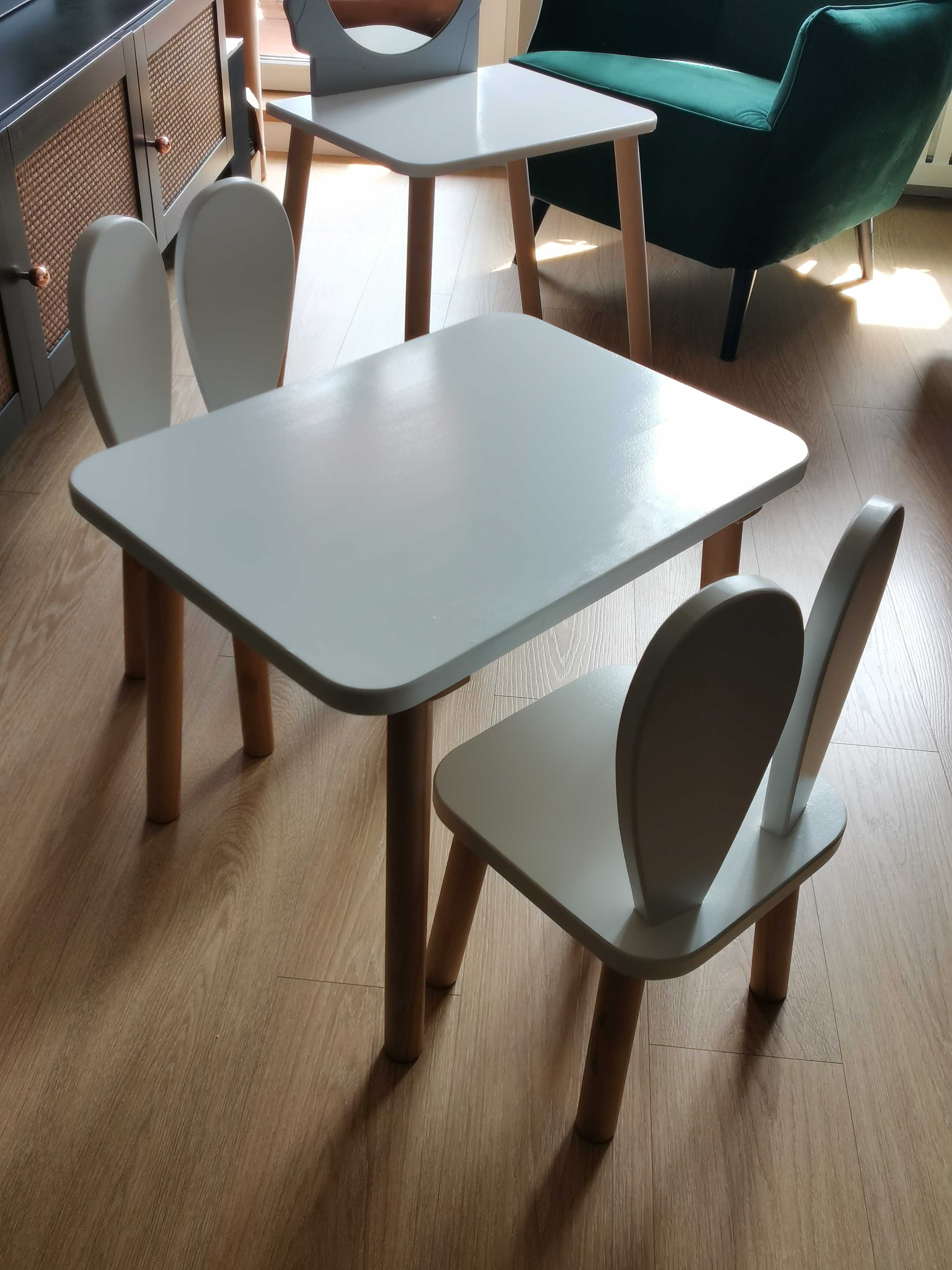 Zestaw mebli stolik i 2 krzesełka