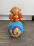 Іграшка-неваляшка Куля з Мавпочкою fisher price