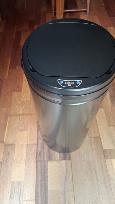 Kosz na śmieci automatyczny