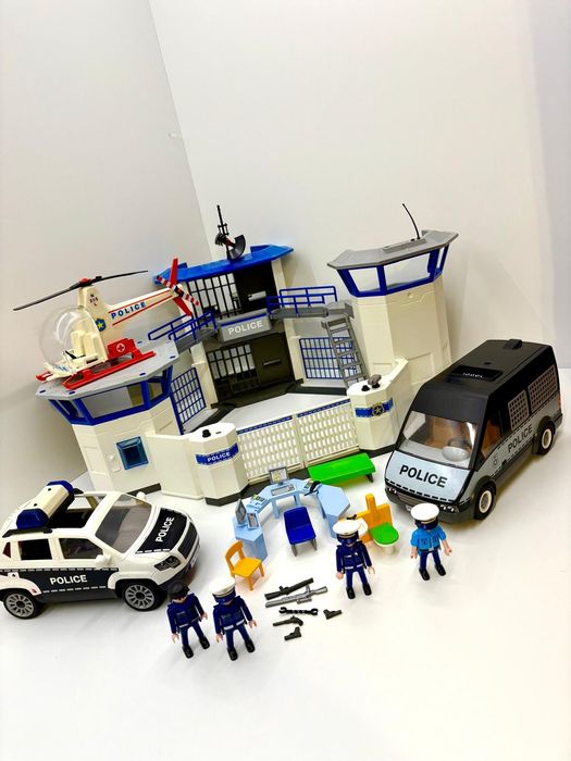 Playmobil 6919 Baza policyjna z pojazdami komisariat z więzieniem
