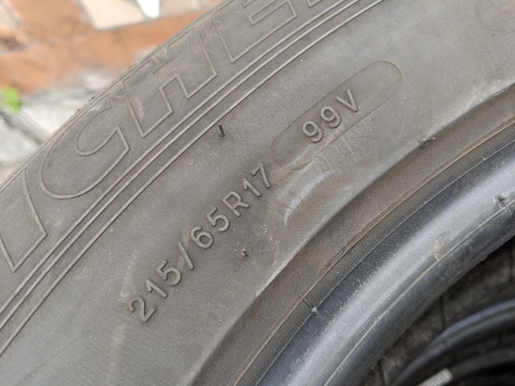 215/65R17 Michelin