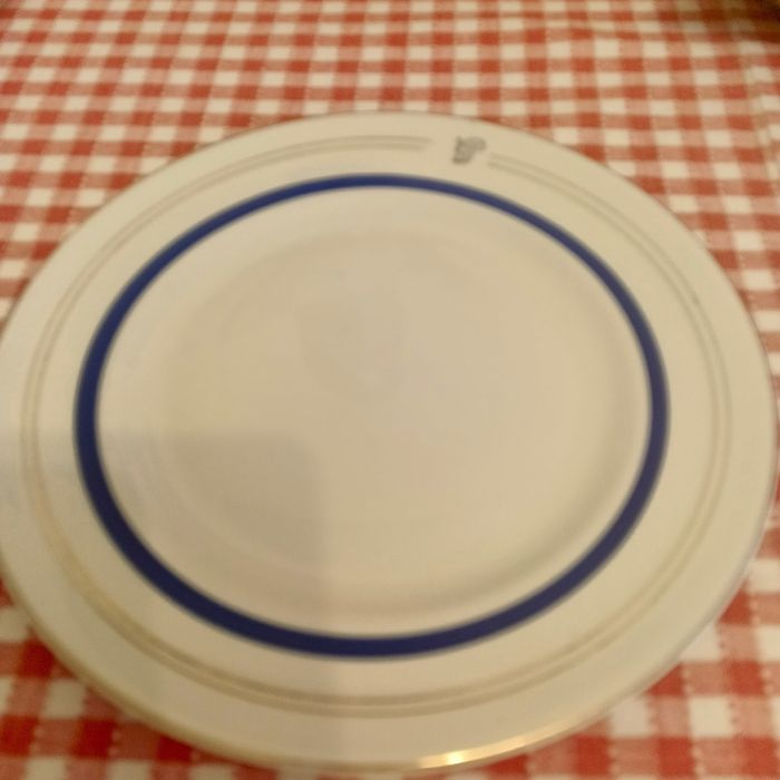 Продам 2 тарілки  з позначкою УР