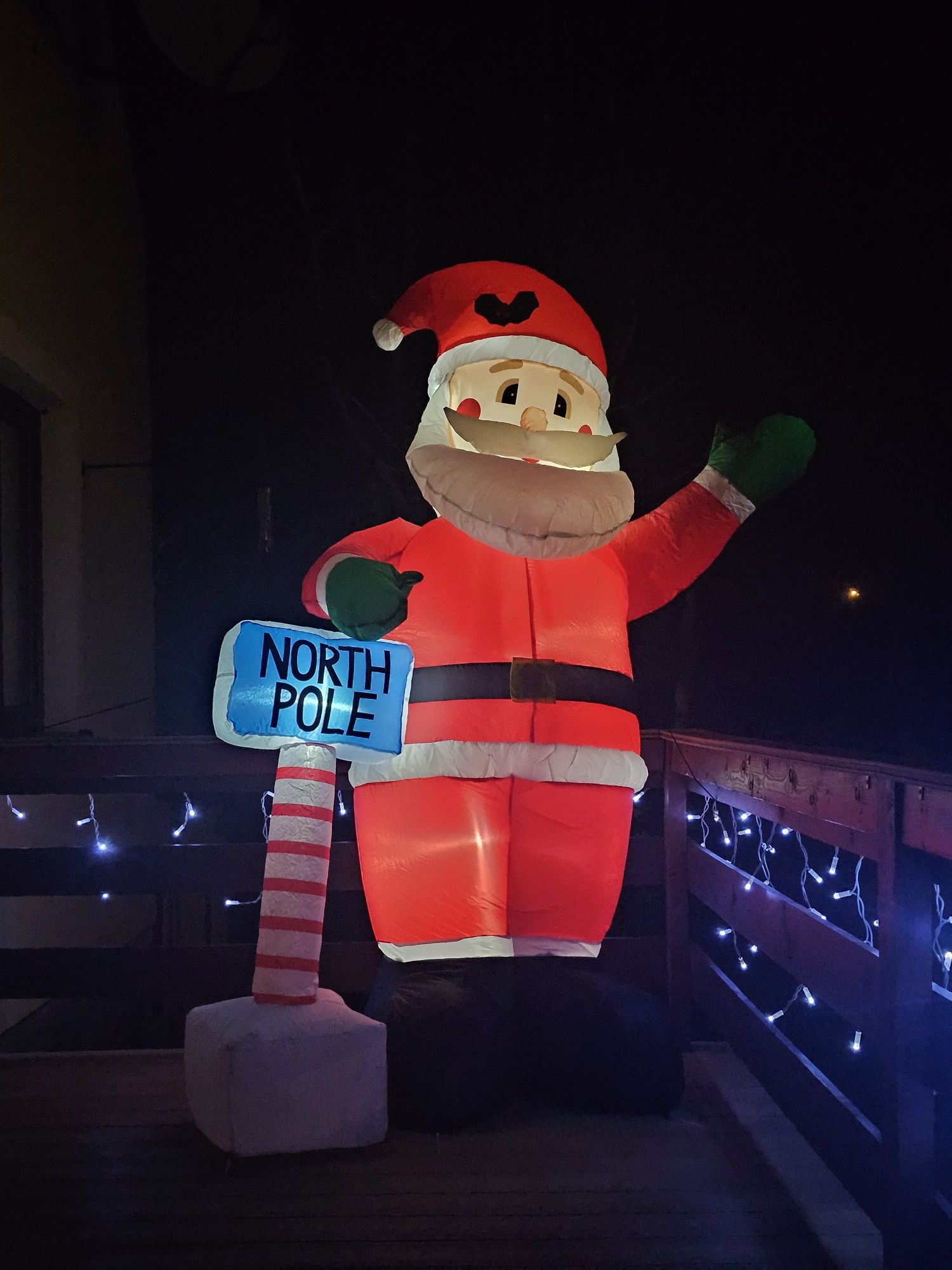 Dmuchany mikołaj Santa North Pole 2,4m