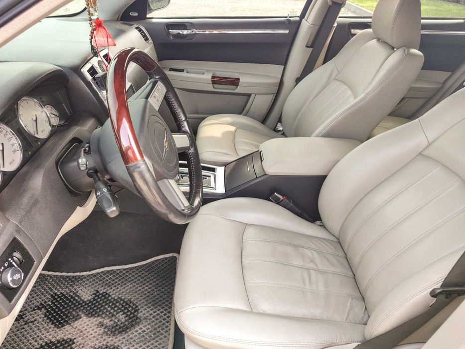 Chrysler 300C 2006 року