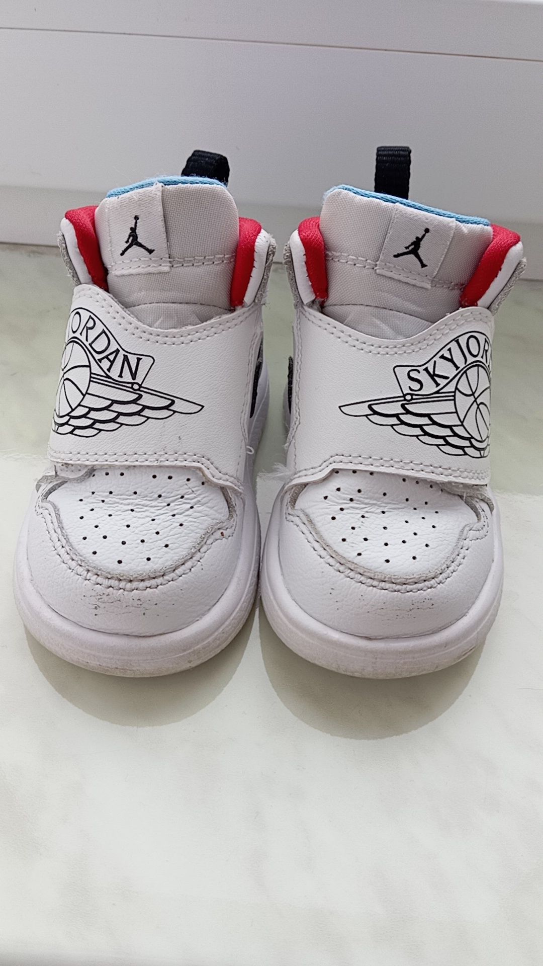 Кросівки для хлопчика Sky Jordan.