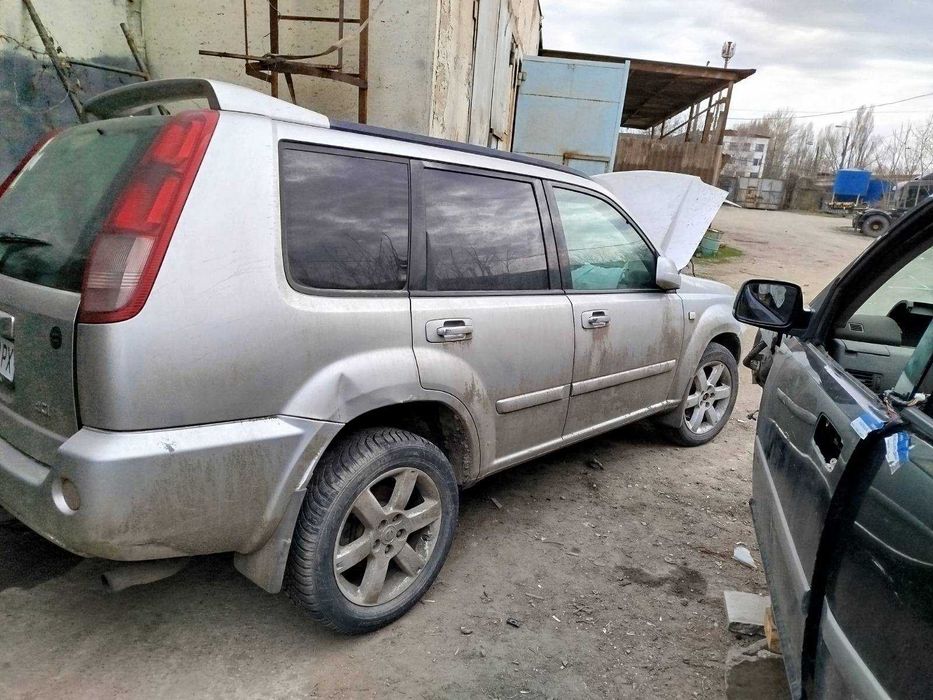 X-TRAIL T30 Передня панель, телевізор, окуляр, супорт радіаторів, шрот