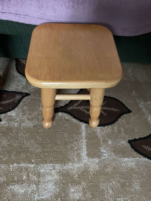 Тауретки, стільці деревʼяні , маленькі