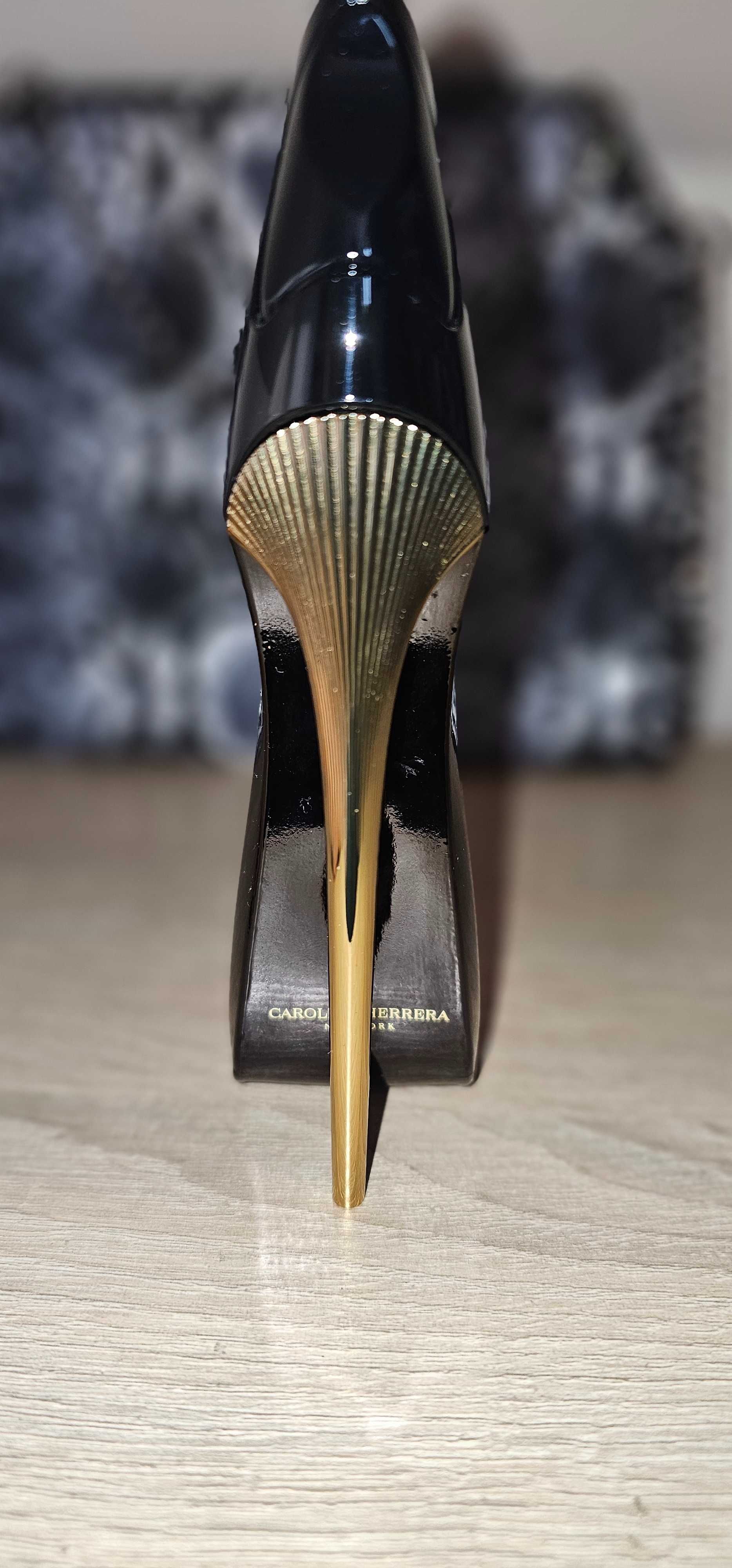 Flakon po parfumach Carolina Herrera
