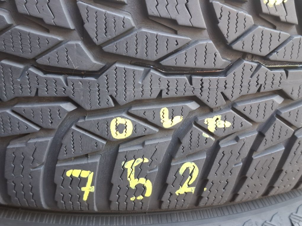 Sprzedam 2 opony Nokian wr d4