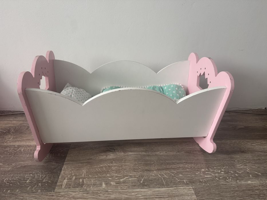 Деревʼяне дитяче лялькове ліжечко з спальним набором