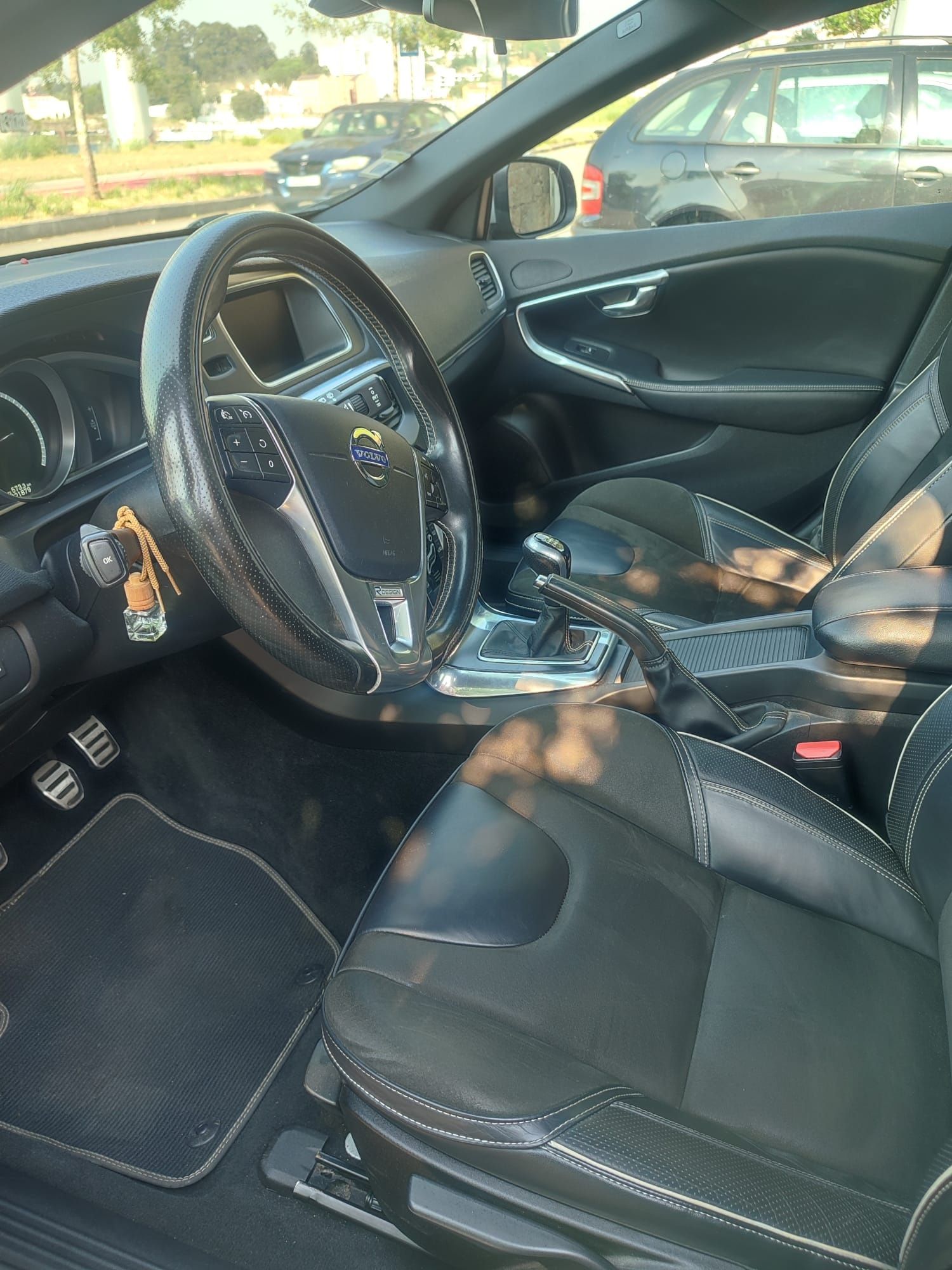 Volvo V40 D2 R Design 2.0 120cv (222000km)